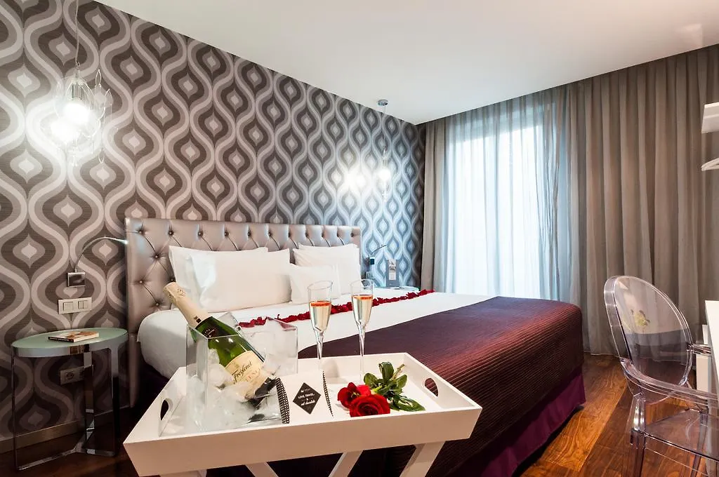 **** Hotel Ikonik Ramblas Barcelona Spanien